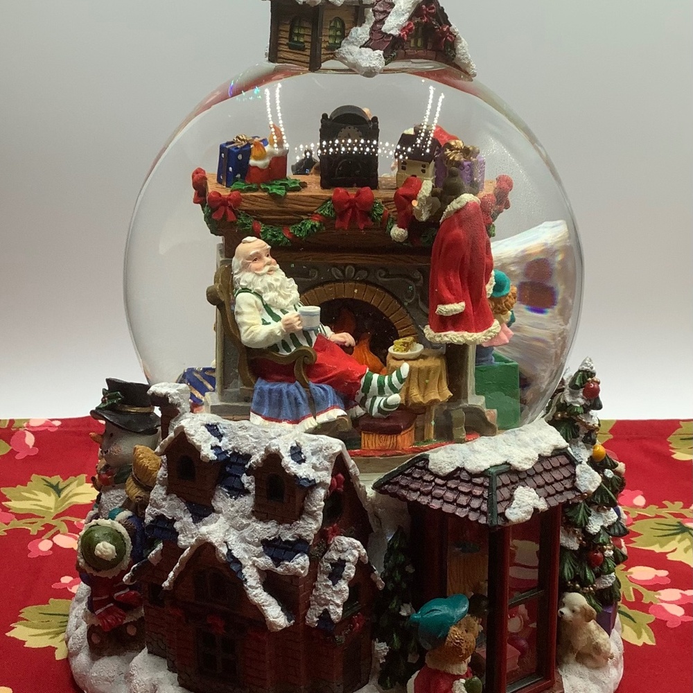 Large Vintage Kirkland Musical/Revolving Christmas Waterglobe.  Original Box.